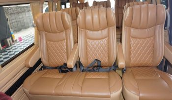TOYOTA 2WD 2019 3.0 AT COMMUTER SILVER  1361 full