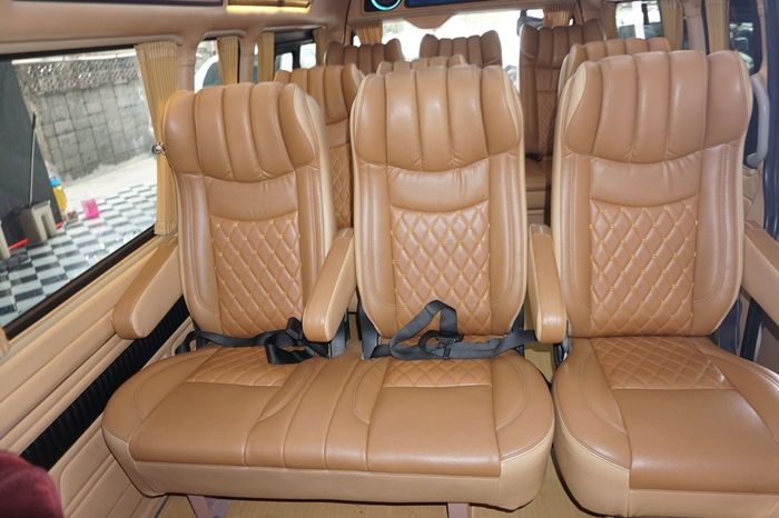 TOYOTA 2WD 2019 3.0 AT COMMUTER SILVER  1361 full