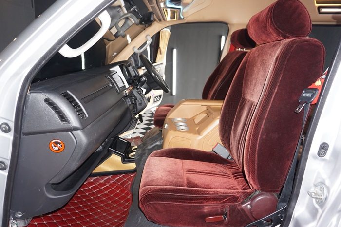 TOYOTA 2WD 2019 3.0 AT COMMUTER SILVER  1361 full