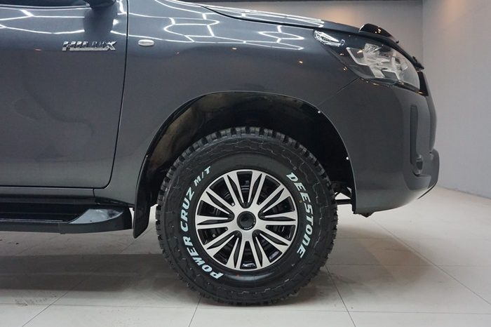 REVO 2WD 2021 2.4J MT STANDARD DARK GREY  1052 full