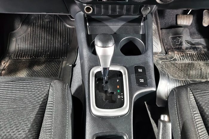 REVO PRE 2019 2.4E AT SMART CAB WHITE  4898 full