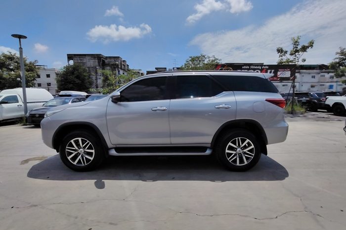 TOYOTA 4WD 2019 2.8V AT FORTUNER SILVER  9341 full