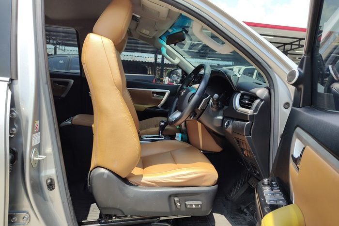 TOYOTA 4WD 2019 2.8V AT FORTUNER SILVER  9341 full