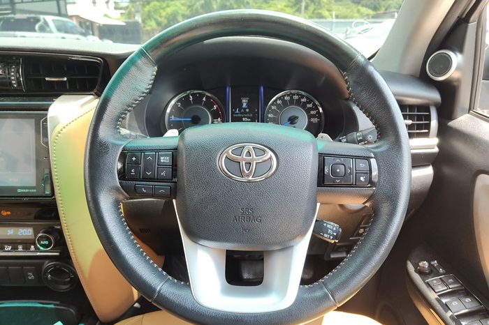 TOYOTA 4WD 2019 2.8V AT FORTUNER SILVER  9341 full