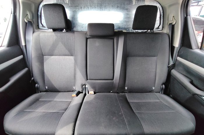 REVO PRE 2021 2.4 ENTRY AT DOUBLE CAB WHITE  8609 full