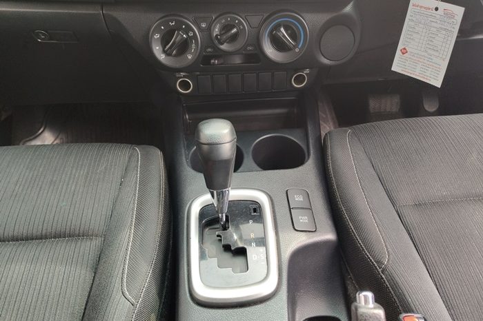 REVO PRE 2021 2.4 ENTRY AT DOUBLE CAB WHITE  8609 full