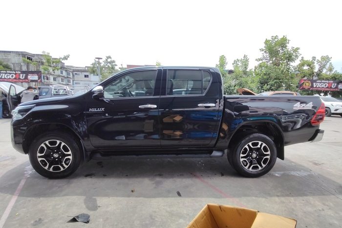 REVO 4WD 2021 2.4 MID MT DOUBLE CAB SILVER 8094 full