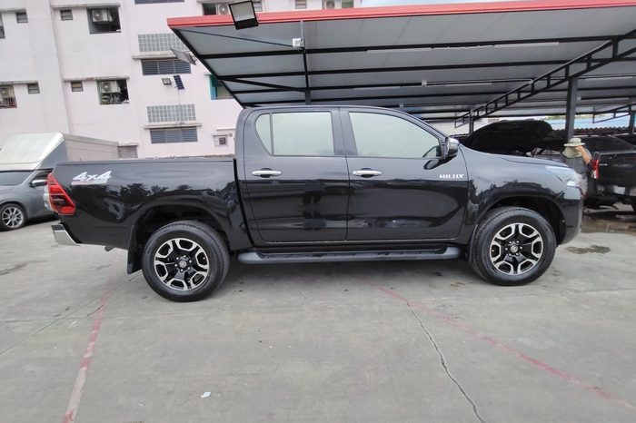 REVO 4WD 2021 2.4 MID MT DOUBLE CAB SILVER 8094 full