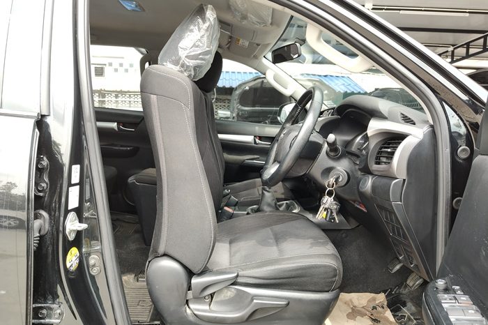 REVO 4WD 2021 2.4 MID MT DOUBLE CAB SILVER 8094 full