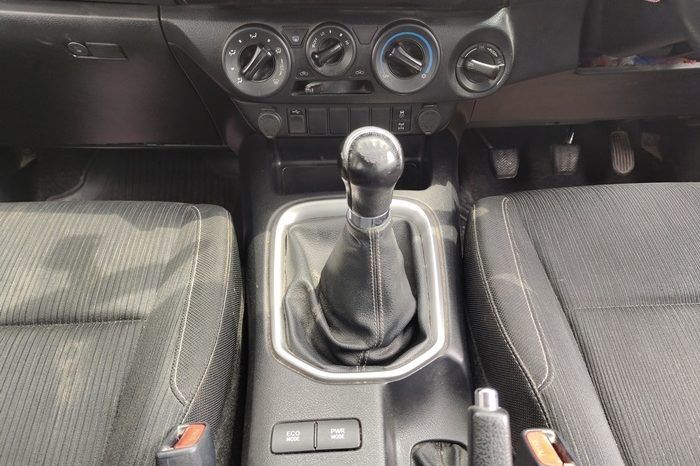 REVO 4WD 2021 2.4 MID MT DOUBLE CAB SILVER 8094 full