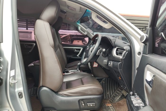 TOYOTA 2WD 2020 2.4V AT FORTUNER SILVER  2845 full