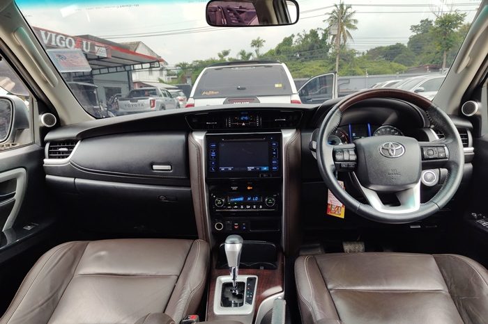 TOYOTA 2WD 2020 2.4V AT FORTUNER SILVER  2845 full