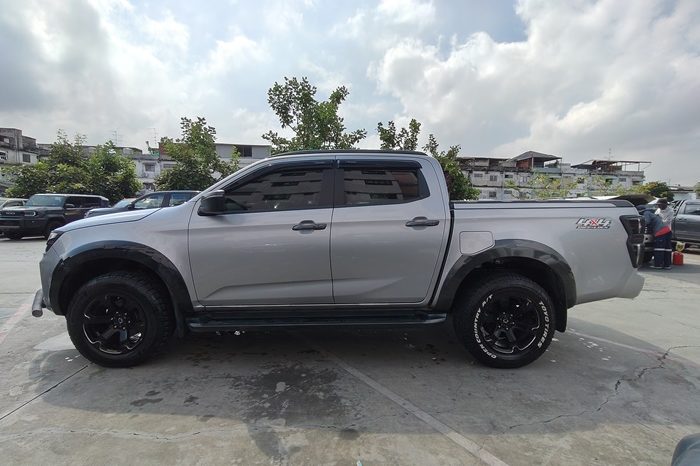 ISUZU 4WD 2020 3.0 AT DOUBLE CAB SILVER  2115 full