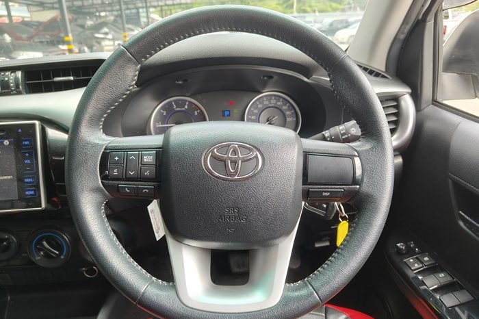 REVO PRE 2019 2.4E AT DOUBLE CAB WHITE  3961 full