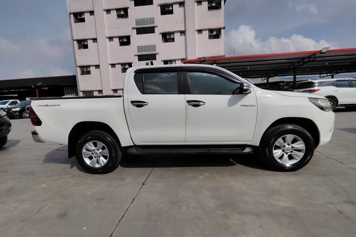 REVO PRE 2015 2.4E AT DOUBLE CAB WHITE  3107 full