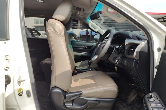 REVO PRE 2015 2.4E AT DOUBLE CAB WHITE  3107 full