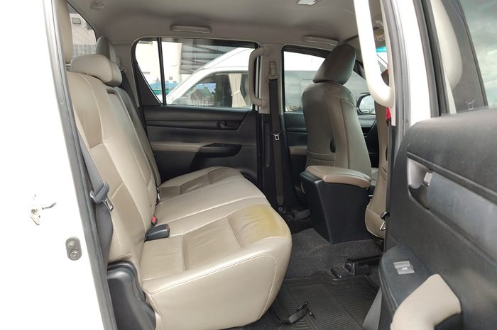 REVO PRE 2015 2.4E AT DOUBLE CAB WHITE  3107 full