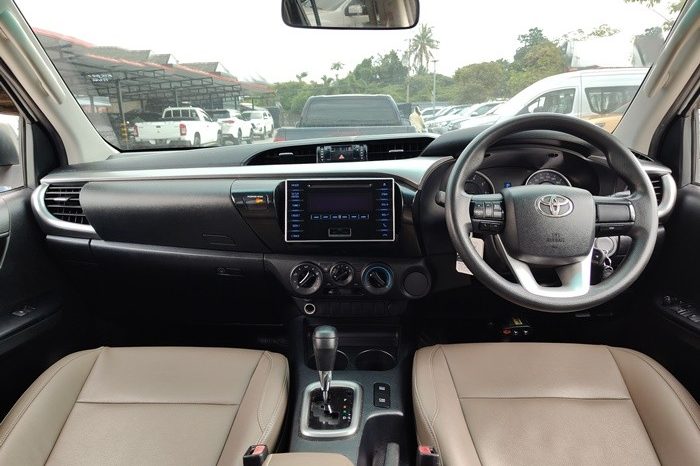 REVO PRE 2015 2.4E AT DOUBLE CAB WHITE  3107 full