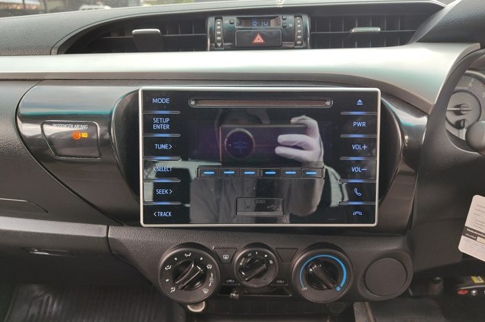 REVO PRE 2015 2.4E AT DOUBLE CAB WHITE  3107 full