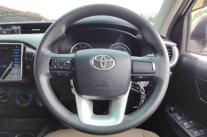 REVO PRE 2015 2.4E AT DOUBLE CAB WHITE  3107 full