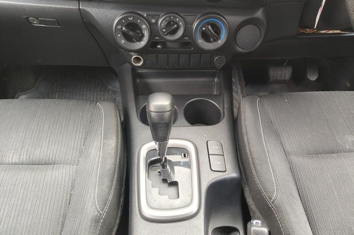REVO PRE 2022 2.4 ENTRY AT DOUBLE CAB WHITE 6278 full