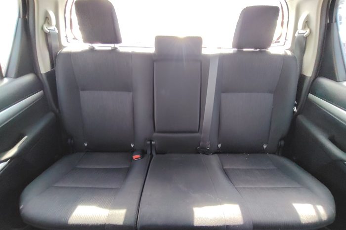REVO PRE 2022 2.4 ENTRY AT DOUBLE CAB WHITE  6271 full