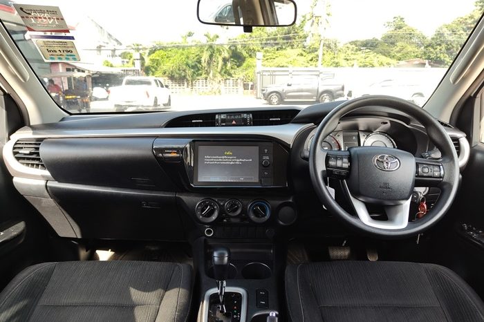 REVO PRE 2022 2.4 ENTRY AT DOUBLE CAB WHITE  6271 full