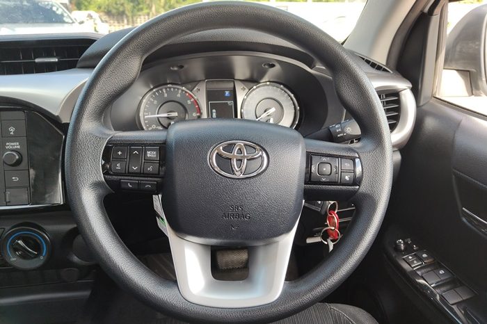 REVO PRE 2022 2.4 ENTRY AT DOUBLE CAB WHITE  6271 full