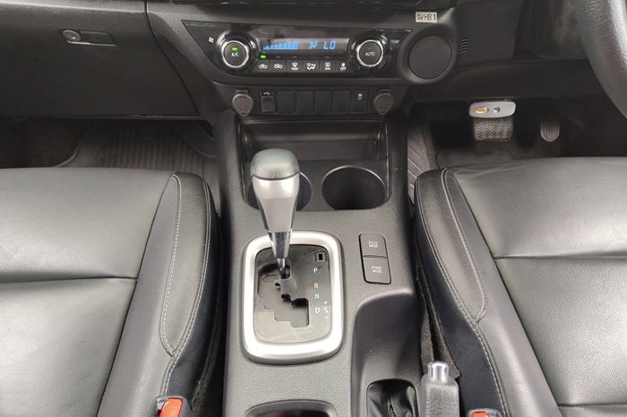 REVO PRE 2021 2.4 HIGHT AT DOUBLE CAB SILVER  8753 full