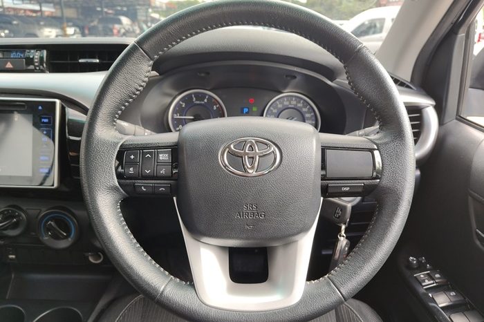 REVO PRE 2020 2.4E AT DOUBLE CAB BLACK  1421 full