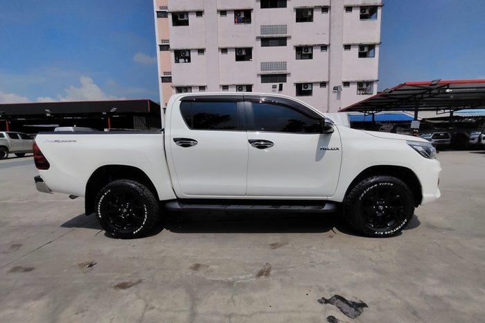 REVO PRE 2018 2.4E AT DOUBLE CAB WHITE  1242 full