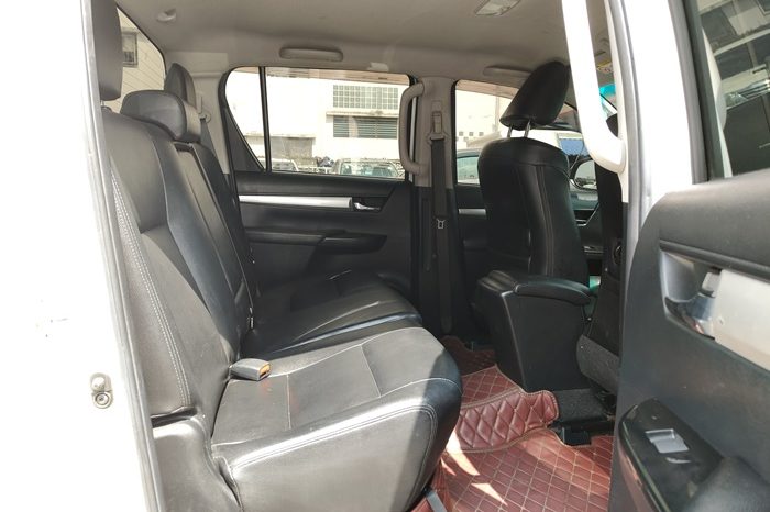 REVO PRE 2018 2.4E AT DOUBLE CAB WHITE  1242 full