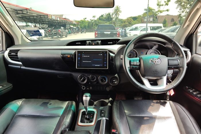 REVO PRE 2018 2.4E AT DOUBLE CAB WHITE  1242 full