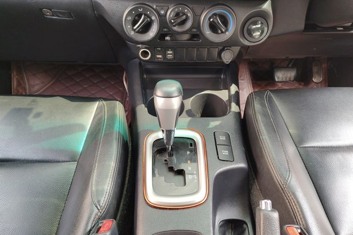 REVO PRE 2018 2.4E AT DOUBLE CAB WHITE  1242 full