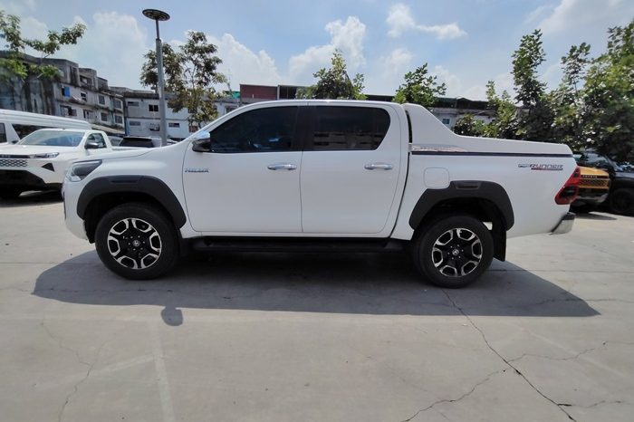 REVO PRE 2022 2.4 MID AT DOUBLE CAB WHITE  9092 full