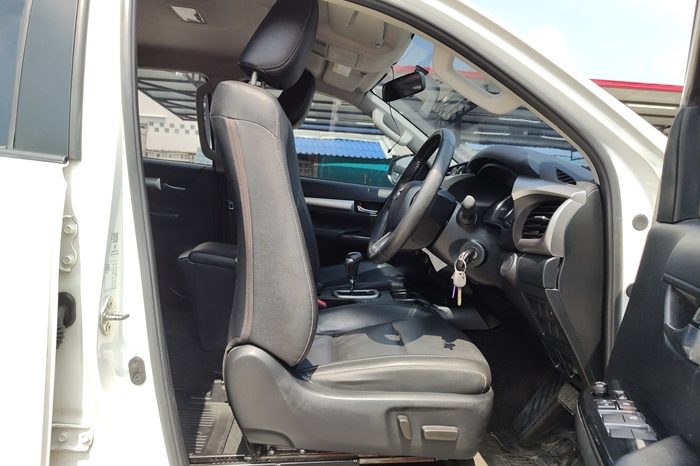 REVO PRE 2022 2.4 MID AT DOUBLE CAB WHITE  9092 full