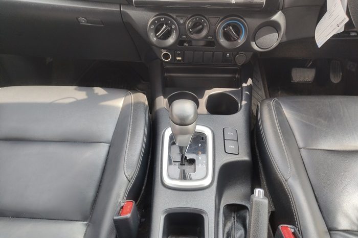 REVO PRE 2022 2.4 MID AT DOUBLE CAB WHITE  9092 full