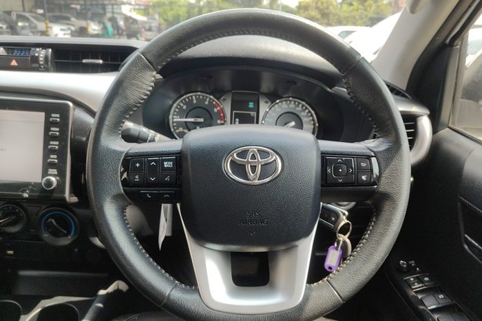 REVO PRE 2022 2.4 MID AT DOUBLE CAB WHITE  9092 full
