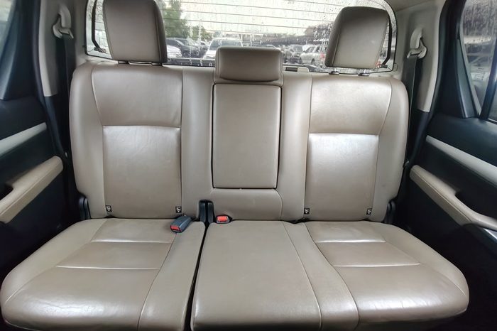 REVO PRE 2018 2.4G AT DOUBLE CAB BLACK  5505 full