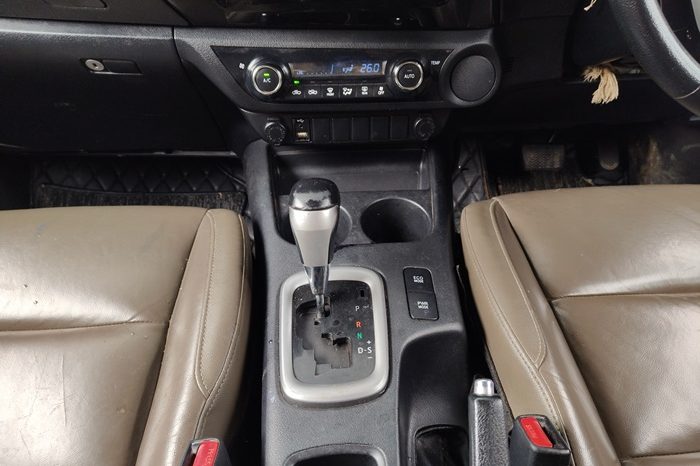 REVO PRE 2018 2.4G AT DOUBLE CAB BLACK  5505 full