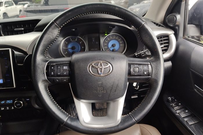 REVO PRE 2018 2.4G AT DOUBLE CAB BLACK  5505 full