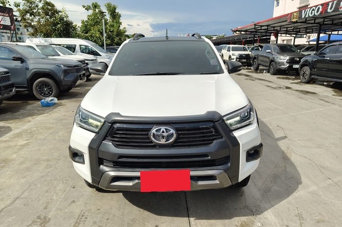 REVO PRE 2023 2.4 MID AT DOUBLE CAB WHITE 8248 full