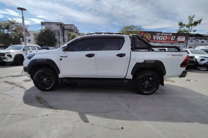REVO PRE 2023 2.4 MID AT DOUBLE CAB WHITE 8248 full