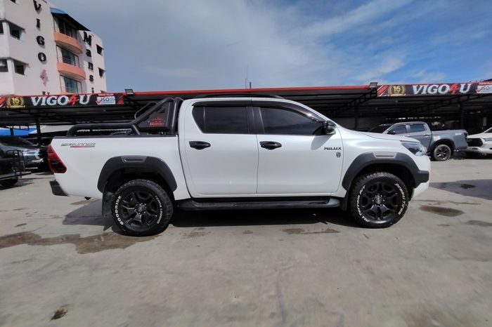 REVO PRE 2023 2.4 MID AT DOUBLE CAB WHITE 8248 full