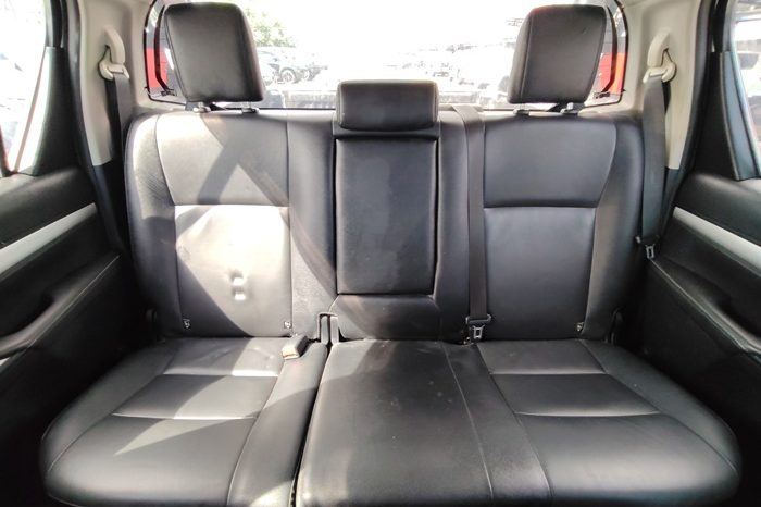 REVO PRE 2023 2.4 MID AT DOUBLE CAB WHITE 8248 full