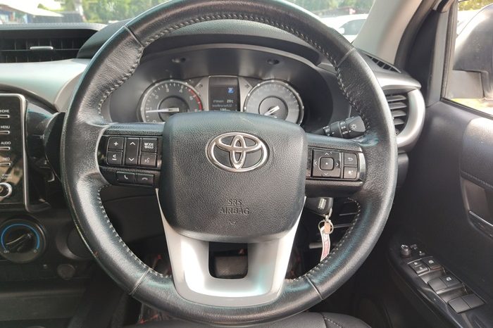 REVO PRE 2023 2.4 MID AT DOUBLE CAB WHITE 8248 full