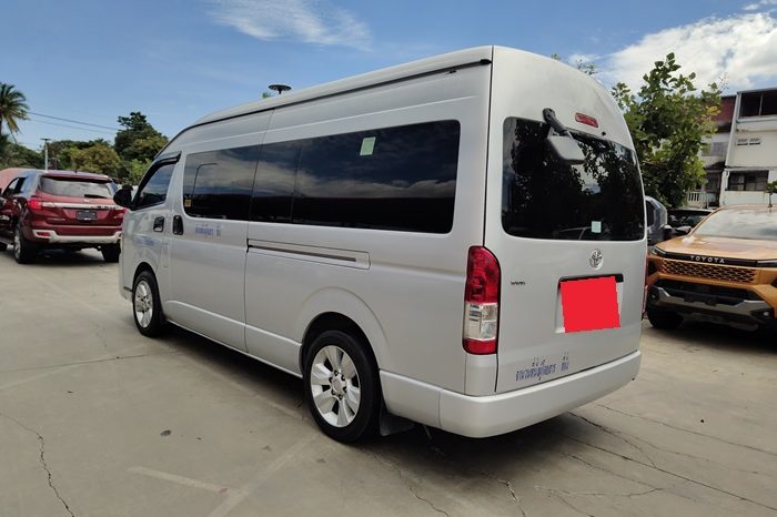 TOYOTA 2WD 2018 3.0 AT COMMUTER SILVER  4907 full
