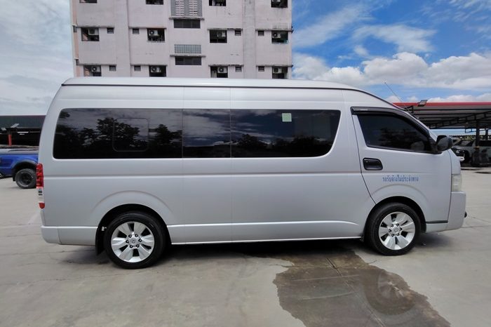 TOYOTA 2WD 2018 3.0 AT COMMUTER SILVER  4907 full