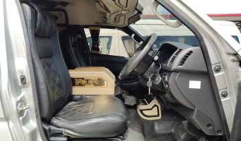 TOYOTA 2WD 2018 3.0 AT COMMUTER SILVER  4907 full