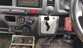 TOYOTA 2WD 2018 3.0 AT COMMUTER SILVER  4907 full